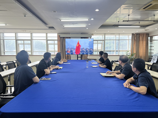 5常運(yùn)供應(yīng)鏈組織職工觀看紀(jì)念中國人民抗日戰(zhàn)爭(zhēng)暨世界反法西斯戰(zhàn)爭(zhēng)勝利80周年閱兵式直播2_副本